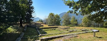 sanierte Mauerreste an der Rovine del Castelliere