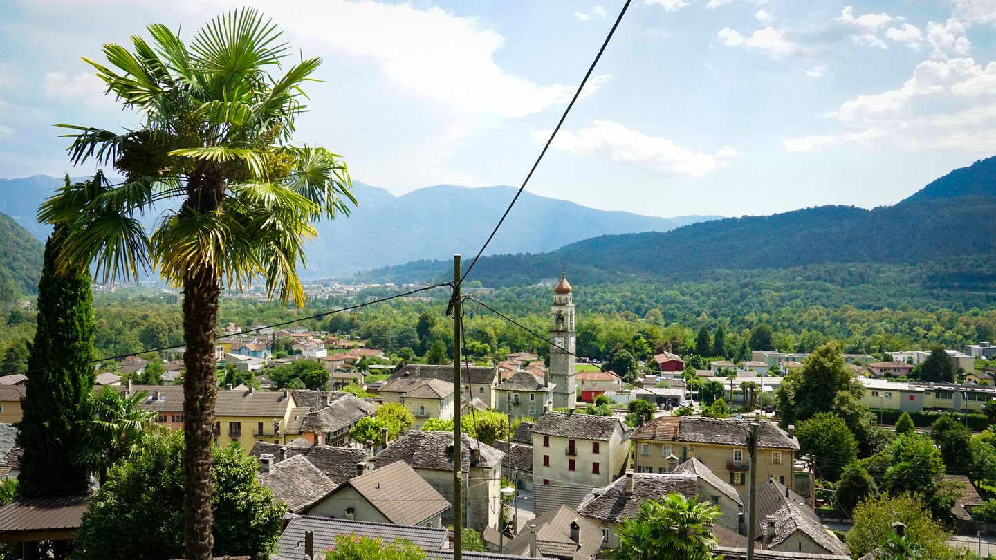 Blick über die Dächer von Tegna im Tessin Blick über die Dächer von Tegna