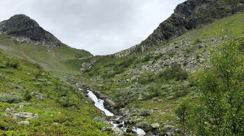 Bach am Bergpfad Rimstigen