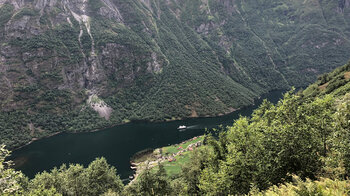 Blick auf Bakka am Nærøyfjord