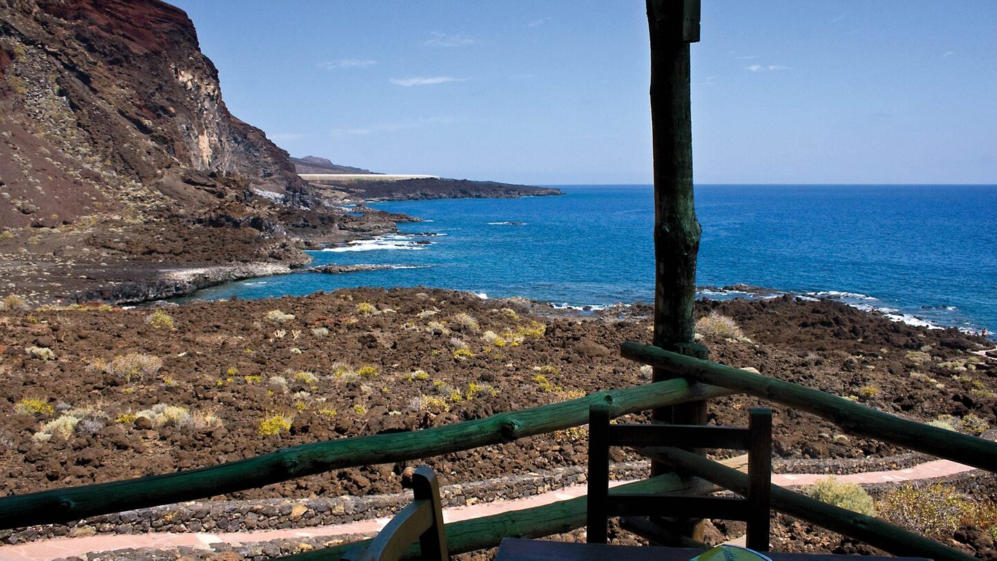 Ausblick vom Kiosk auf die Cala de Tacorón auf El Hierro Ausblick vom Kiosk auf die Cala de Tacorón auf El Hierro