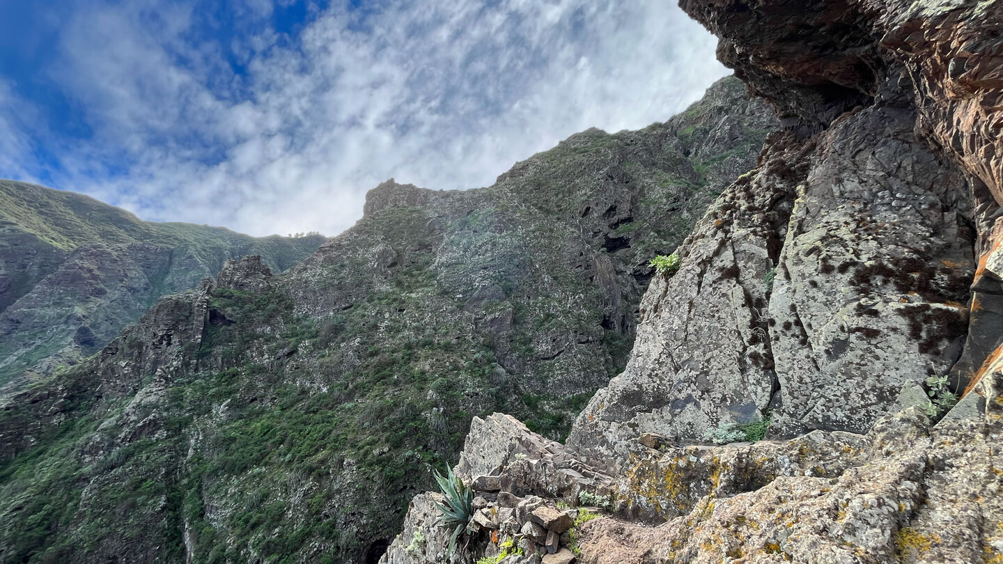 Ausblicke ins Teno-Gebirge entlang der Wanderung über den Risco-Steig