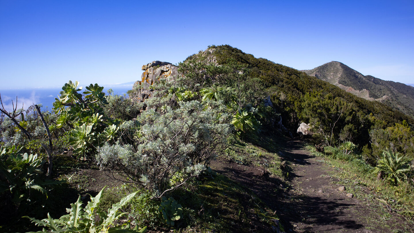Blick entlang des Bergrückens auf den Altos de Baracán