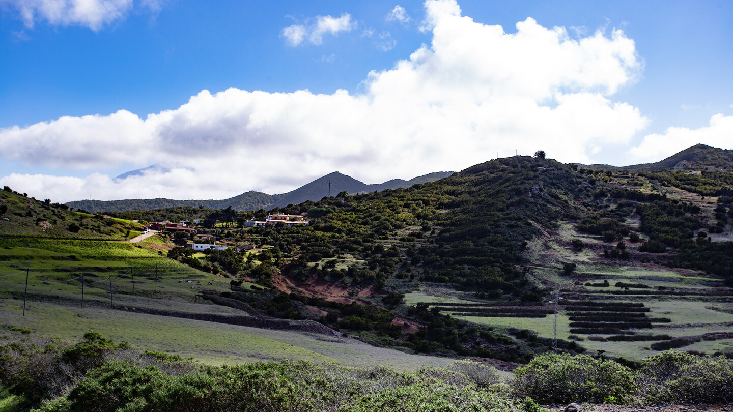Blick auf das Dorf Los Bailaderos auf der Hochebene Teno Alto