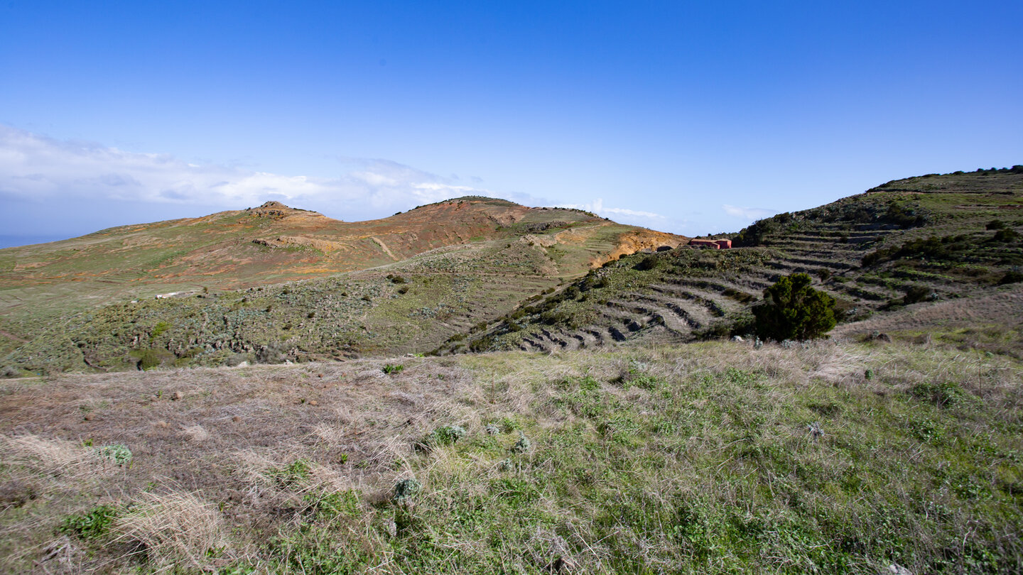 sanft gewellte Hügel entlang des Wanderwegs auf dem Hochplateau Teno Alto