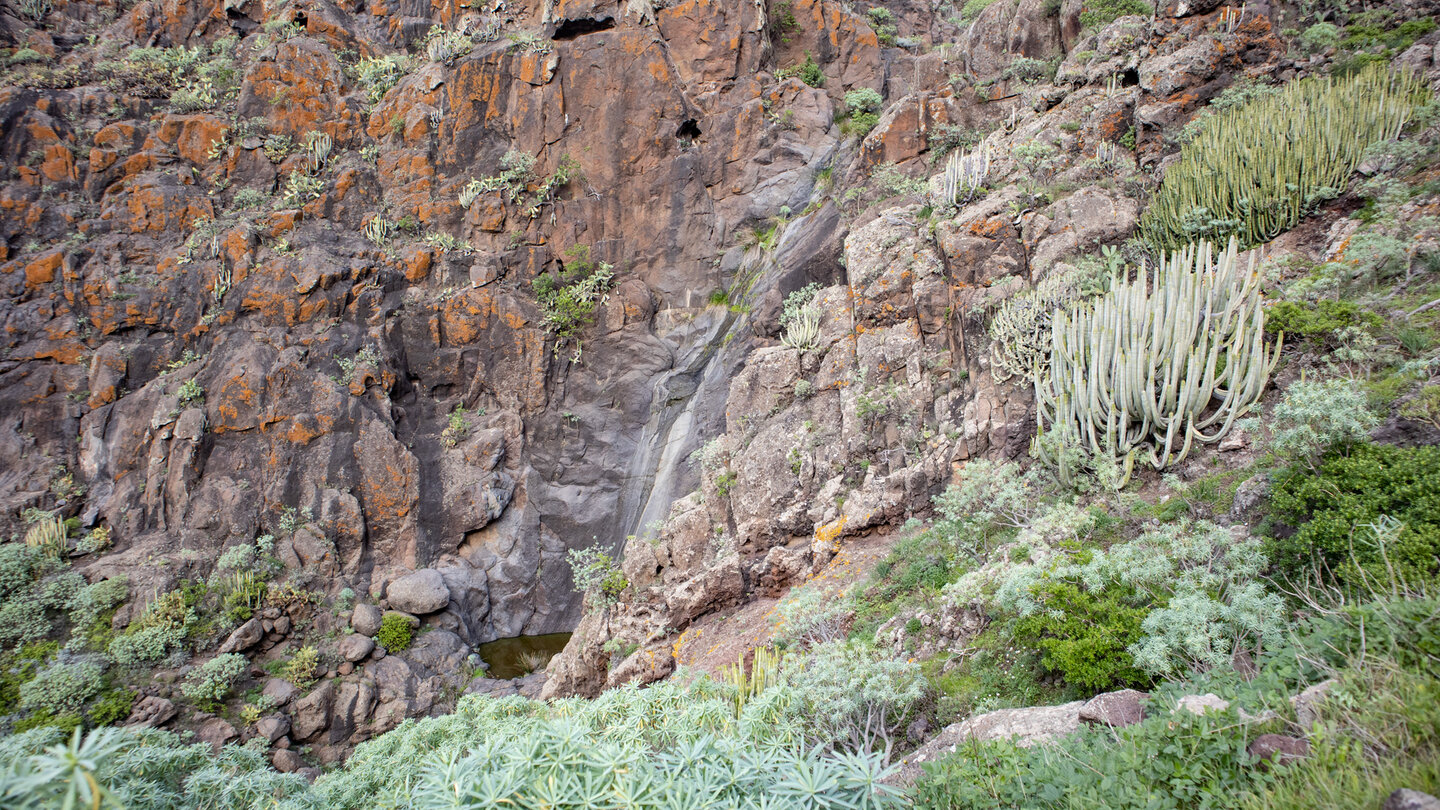 der Wasserfall Salto de Itobal an der Steilwand