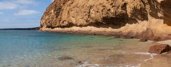 die steil abfallende Flanke des Montaña Amarilla beim Playa de la Cocina