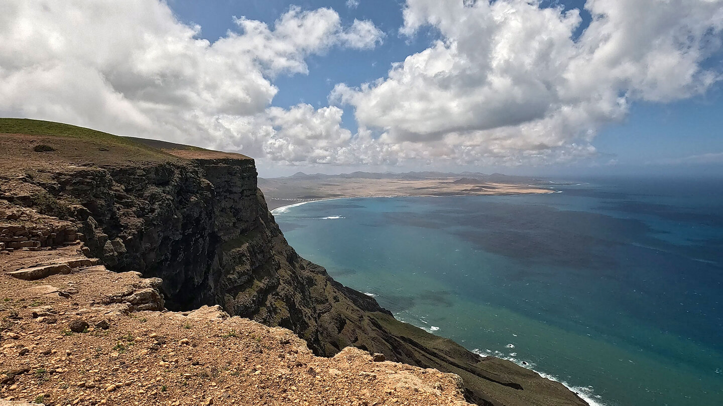Blick auf die Steilklippen vom Mirador de la Cadera