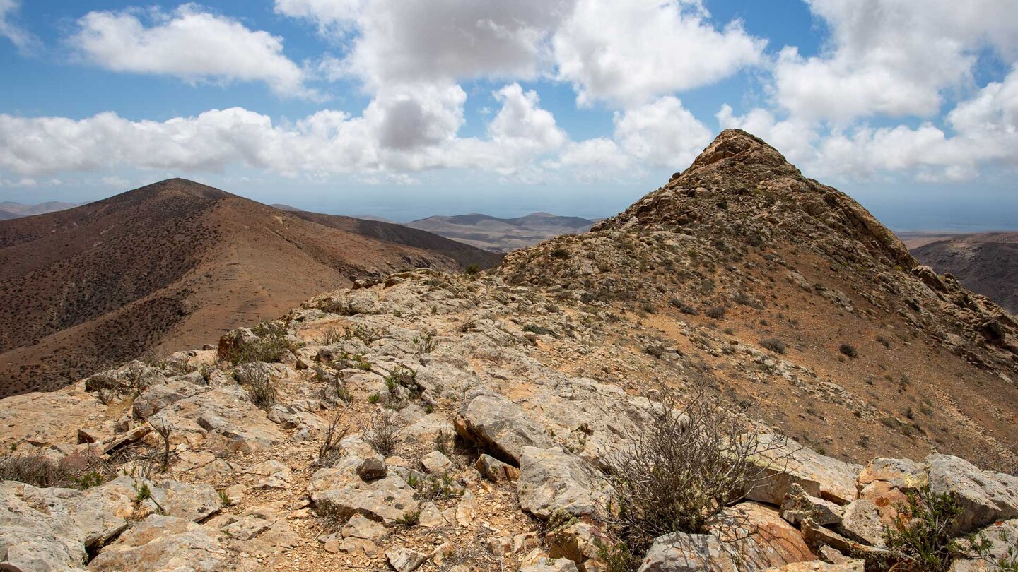 Blick über den Wanderpfad zum Risco Blanco Blick über den Wanderpfad zum Risco Blanco