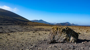 Ausblick zur Caldera de los Cuervos entlang der Flanke des Montaña Negra
