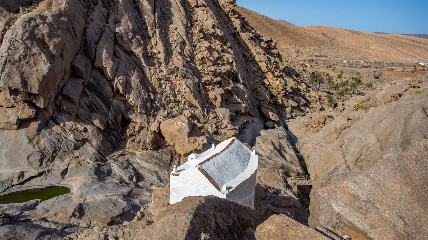 die Ermitas de las Peñas über dem Schluchtausgang des Barranco de Malpaso