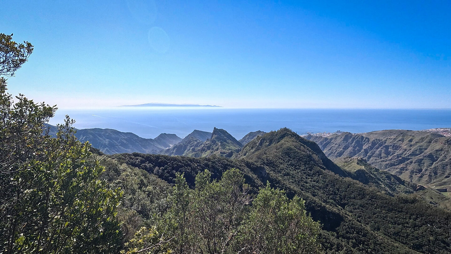 Blick zur Nachbarinsel Gran Canaria vom Pico del Inglés im Anaga-Gebirge Blick zur Insel Gran Canaria vom Pico del Inglés