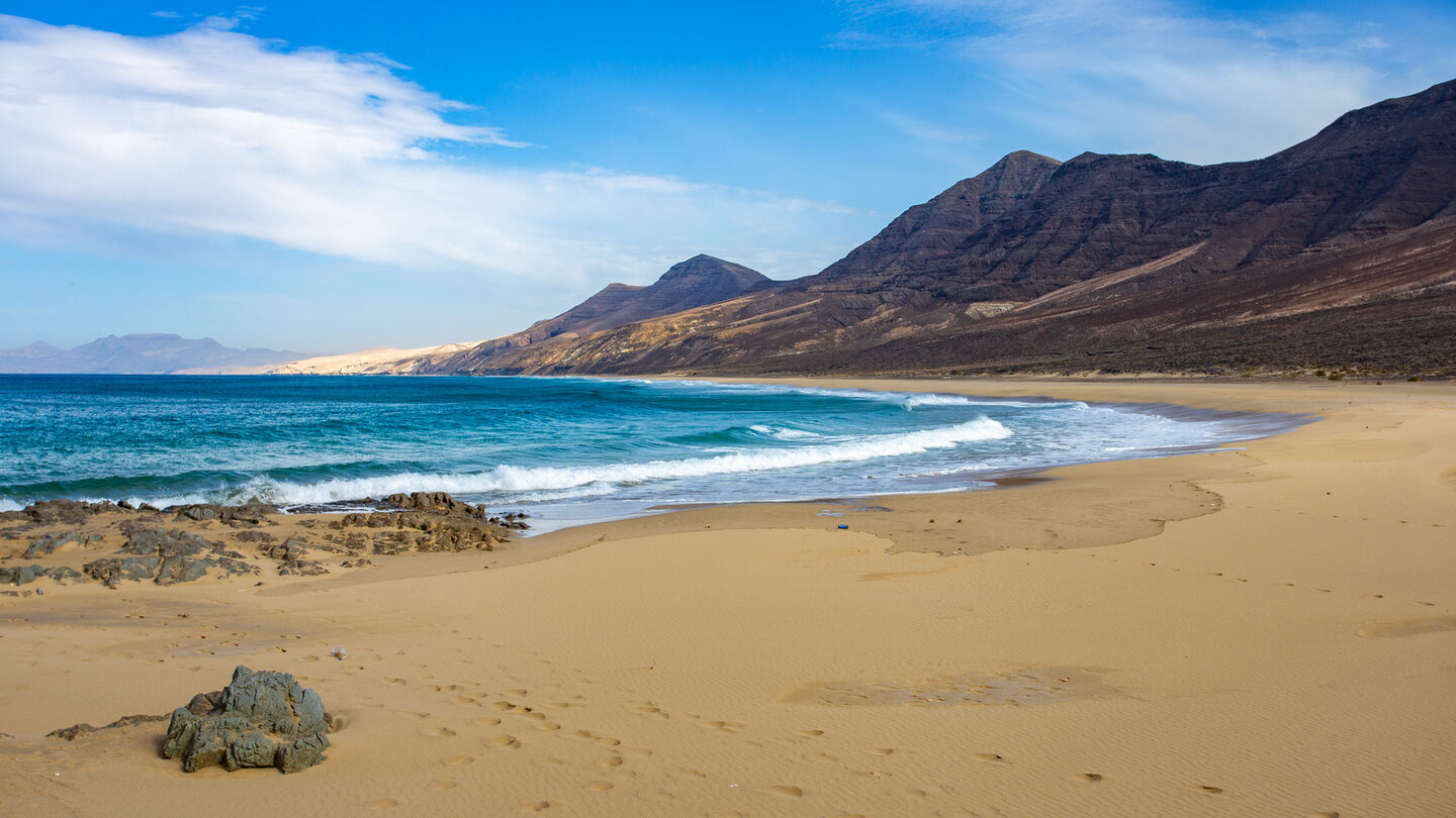 der Strand Playa de Barlovento liegt am Fuße des Jandía-Gebirges