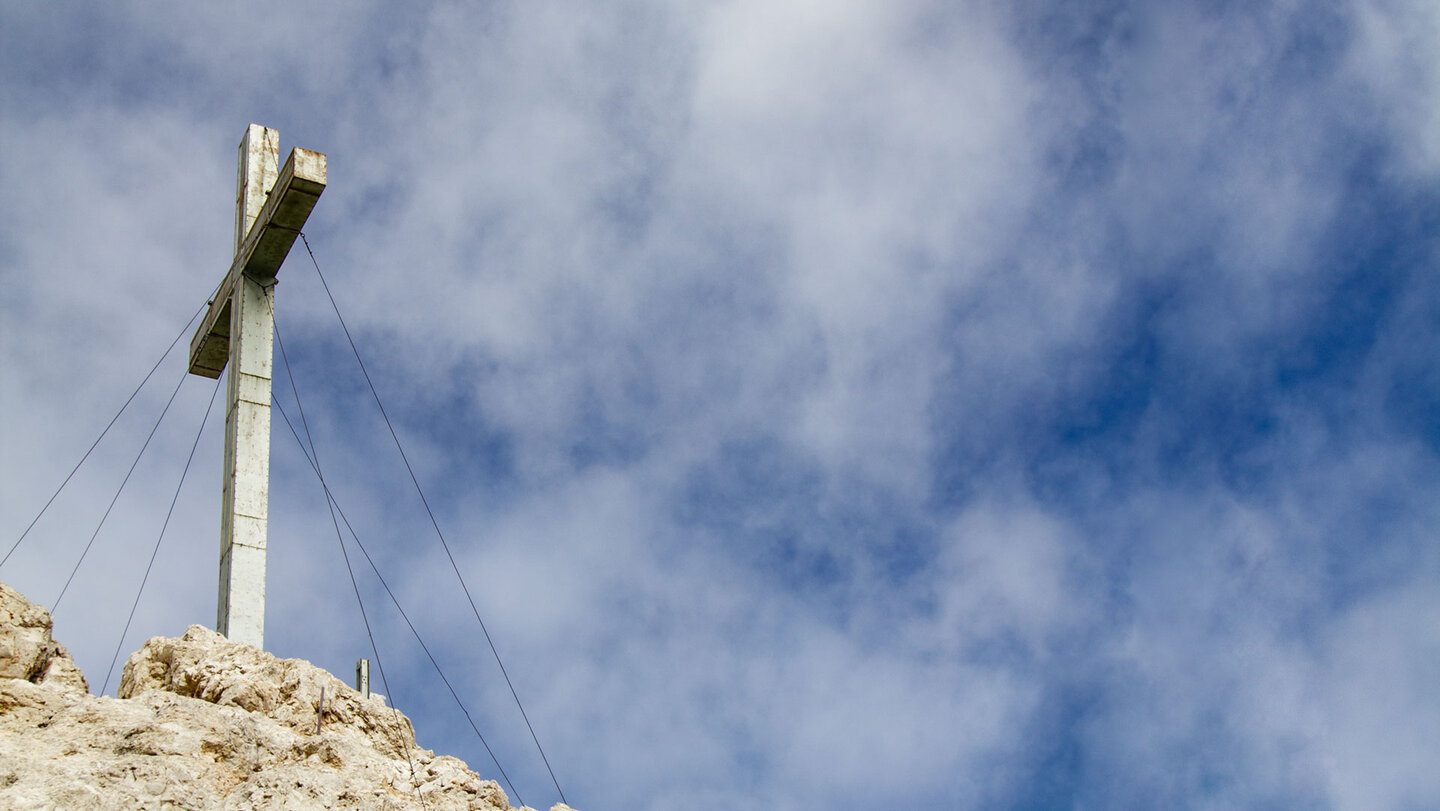 Gipfelkreuz des Cristallino d’Ampezzo in den Ampezzaner Dolomiten Gipfelkreuz des Cristallino d’Ampezzo