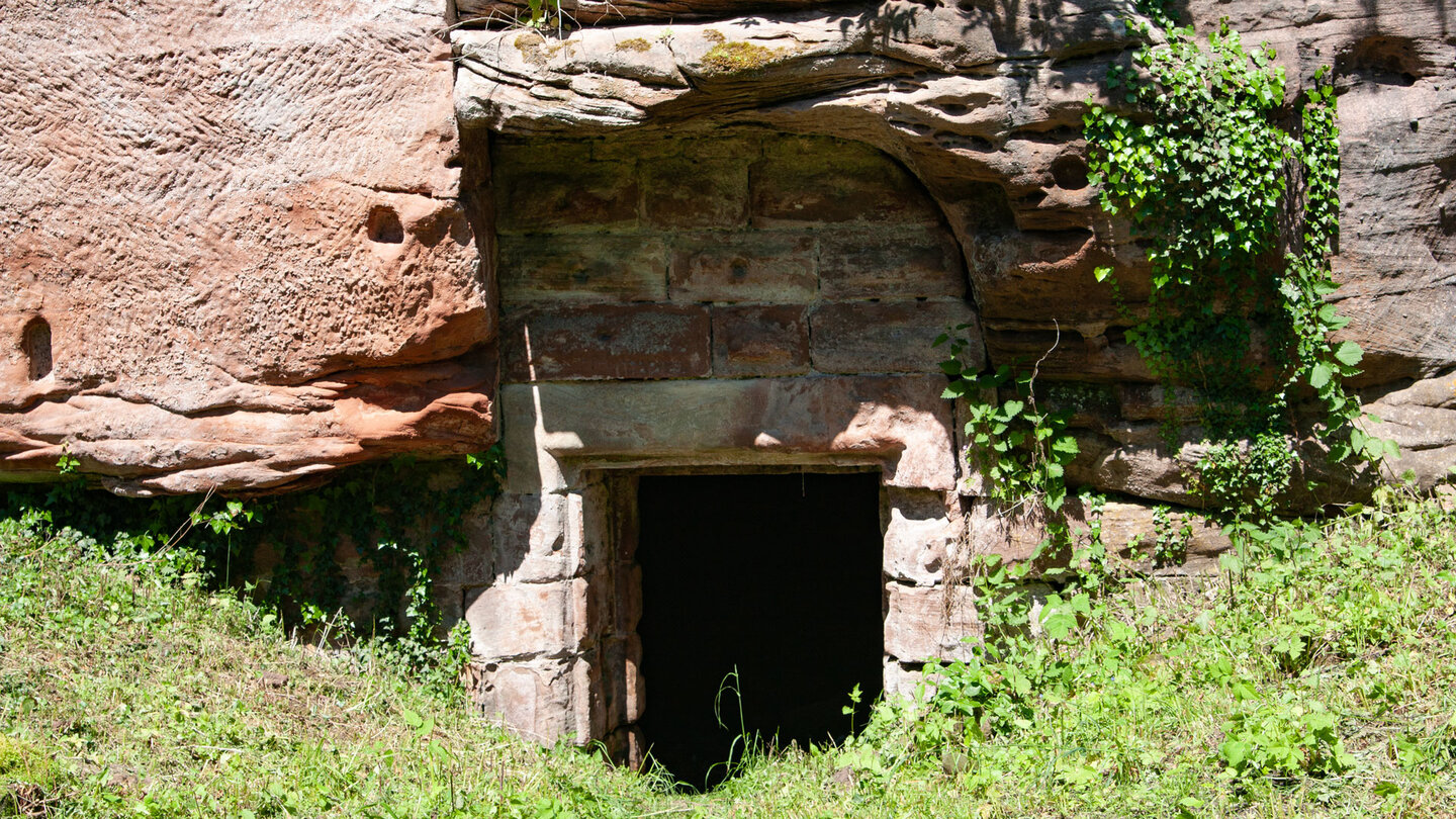 Felskammer am Fuß der Wasenburg