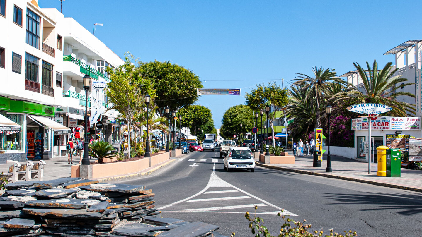 Einkaufsstraße Nuestra Señora del Carmen in Corralejo auf Fuerteventura