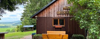 die Roßberghütte mit ihren  Aussichten in die Wiesenthaler Schweiz