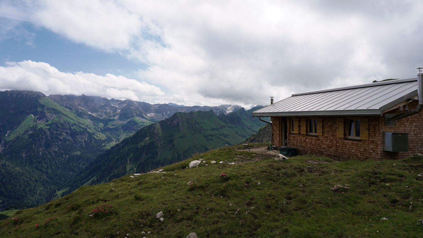 Panoramablick über die Gipfel der Allgäuer Alpen Panorama der Allgäuer Alpen