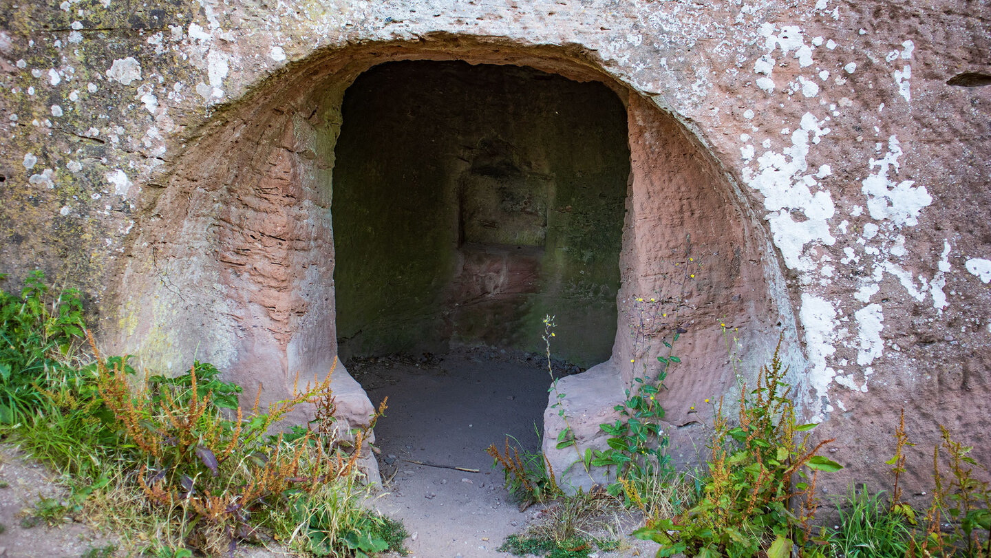 Schacht des Burgbrunnens in der Unterburg der Ruine Meisersel