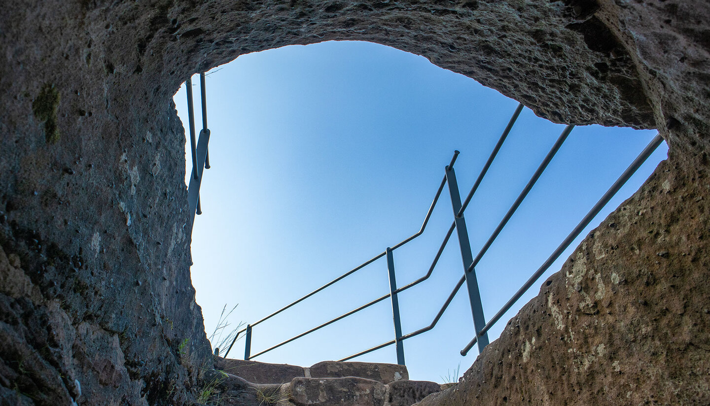 Durchstieg zur Oberburg der Ruine Meistersel