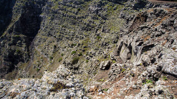 die Steilwände am Mirador de Bascos fallen zum El Golfo Tal ab