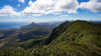 Am Gipfel mit Blick auf den La Tourelle du Tamarin