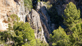 Wandern zum Wasserfall Cascada de los Árboles Petrificados am Rio Verde