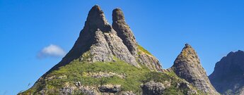 Blick auf die Trois Mamelles im Black River Distrikt