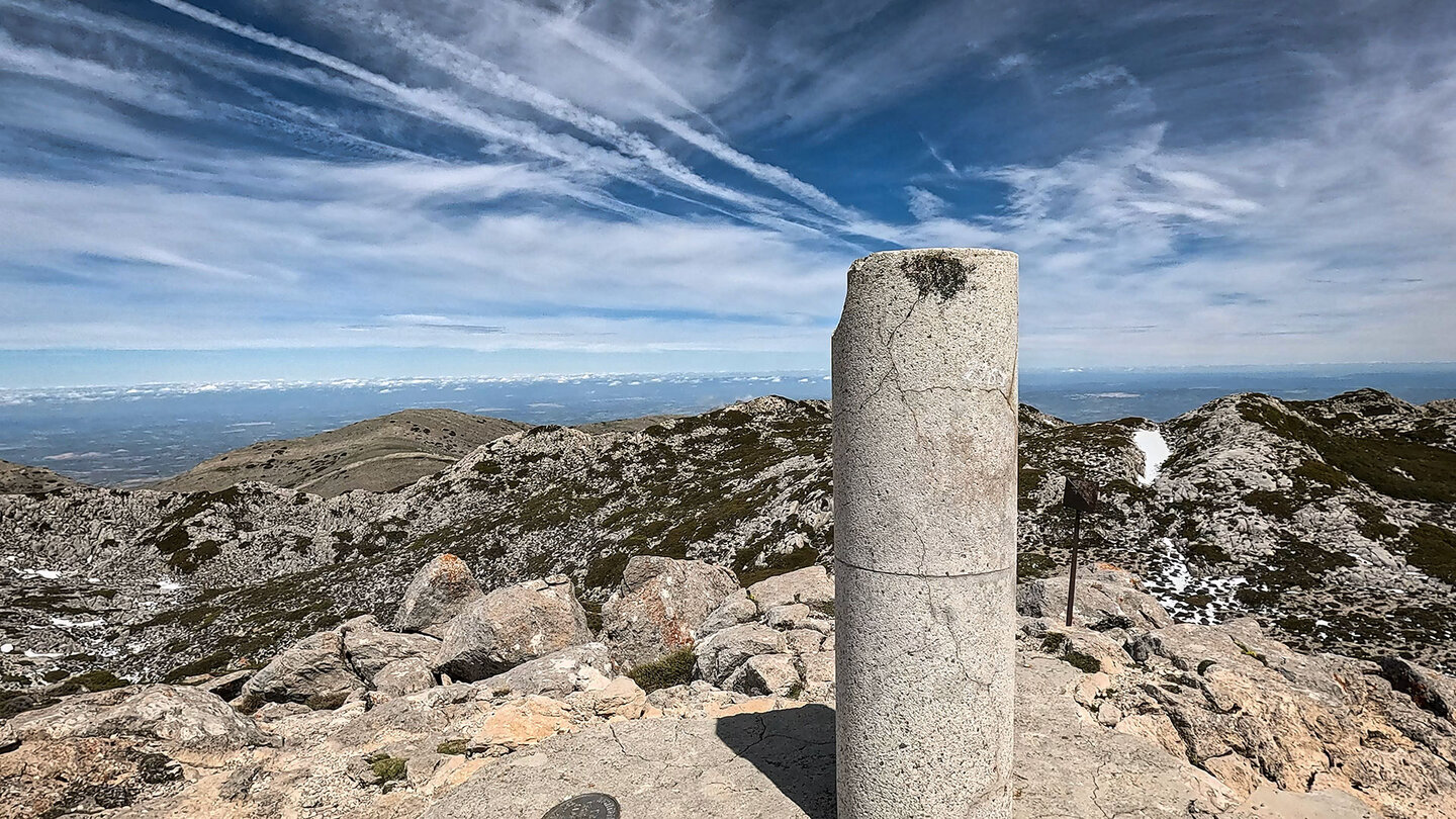 Panoramablick von der Gipfelsäule des Pico Mágina Panorama an der Gipfelsäule des Pico Mágina