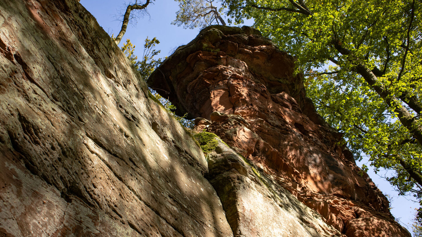 steil aufragende Felswände am Erbsenfelsen