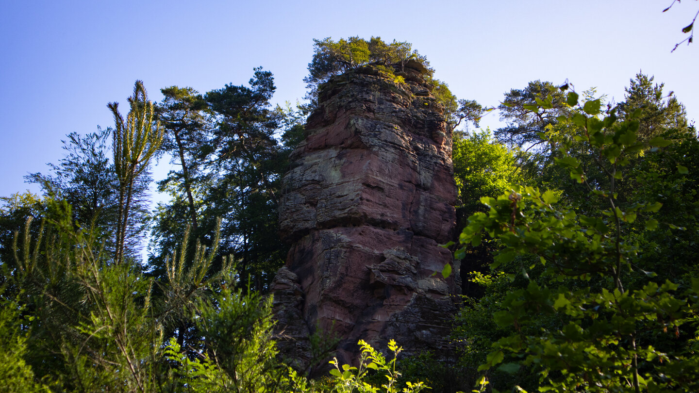 Blick vom Weg hinauf zum Platzturm