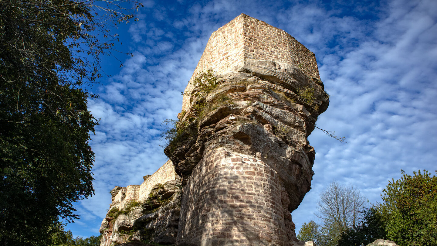 die beeindruckende Burganlage der Wegelnburg