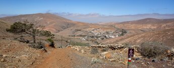 Ausblick vom Marrubio-Pass auf den Ort Betancuria