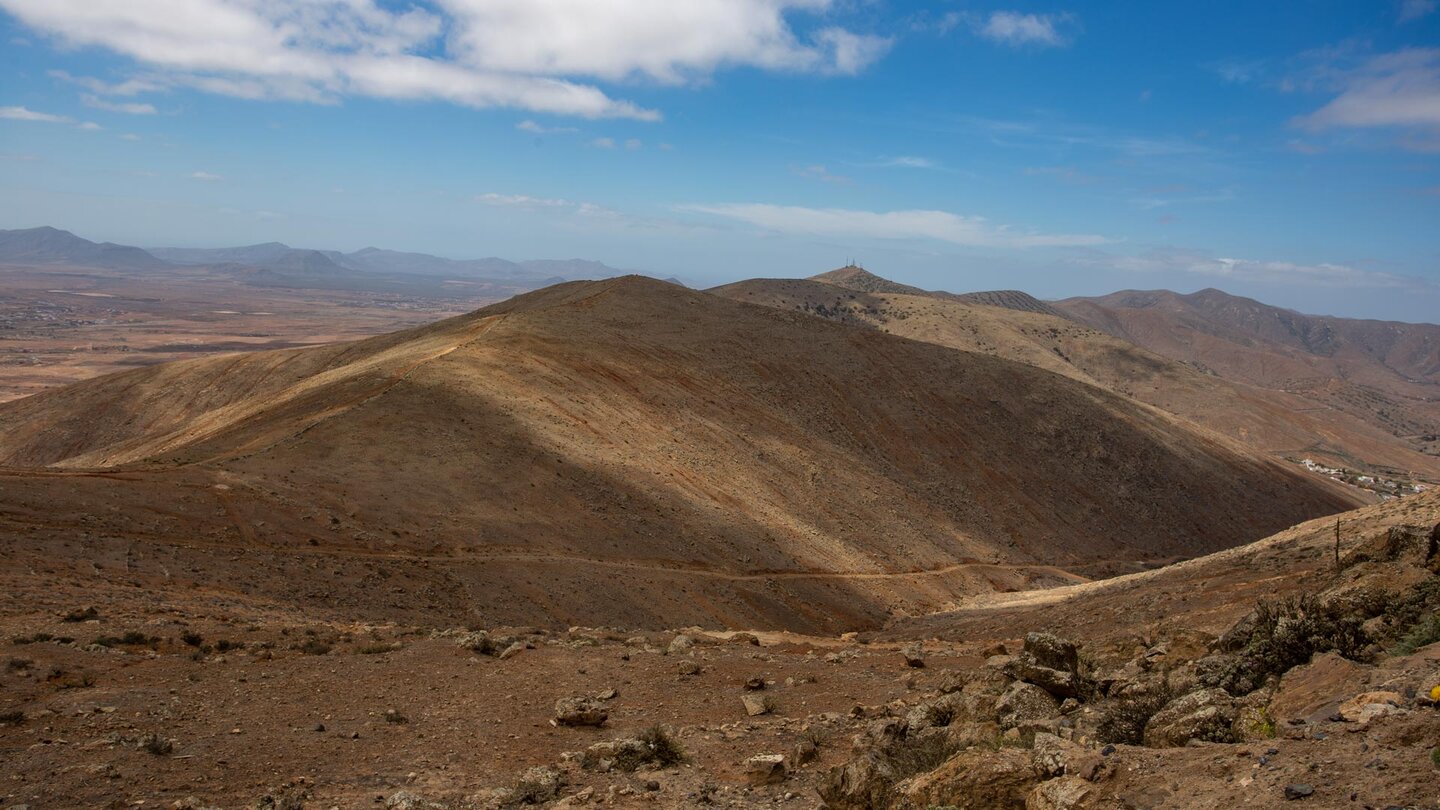 der Wanderweg führt über den Rücken des 648 Meter hohen Morro de Tegetuno