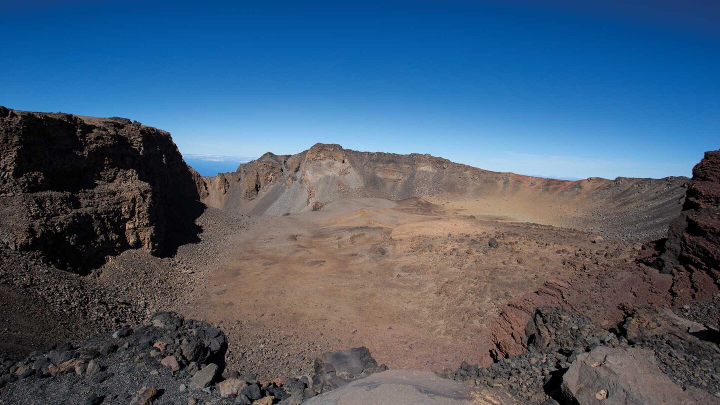 der farbenprächtige Krater des Pico Viejo im Teide Nationalpark