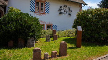 Sammlung historischer Grenzsteine am Alten Schloss in Wehr