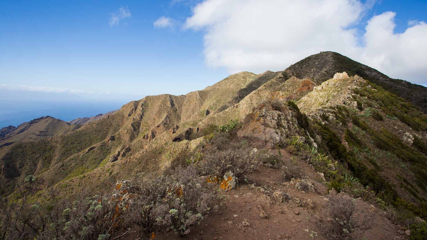 der Aussichtspunkt Mirador Altos de Baracán mit der Bergkette Cumbres de Baracán