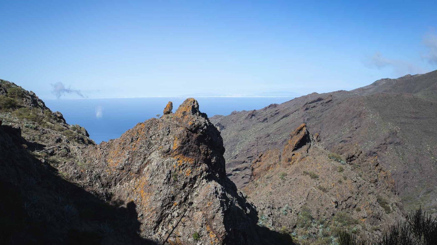 Blick auf Felsformationen und Barrancos im Teno Gebirge auf dem Abache-Steig
