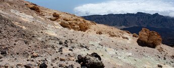 Schwefelablagerungen am Wanderweg 12 zum Mirador de Pico Viejo