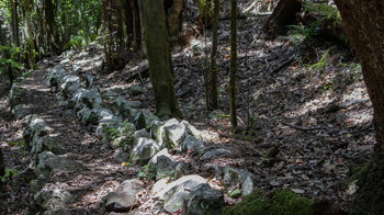 Wanderweg entlang eines in früheren Zeiten genutzten Wasserkanals