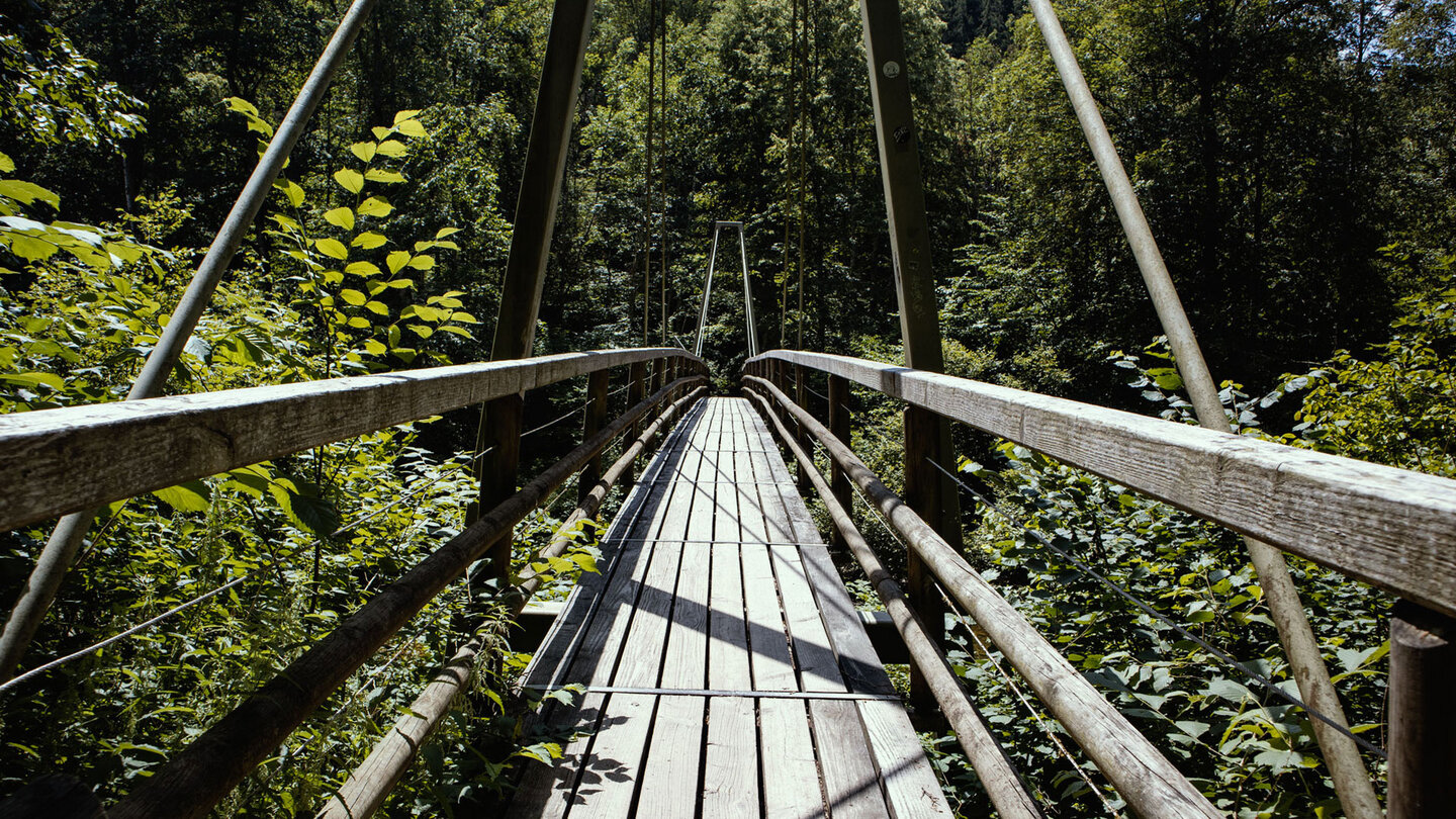 der Rümmelesteg führt über die Wutach