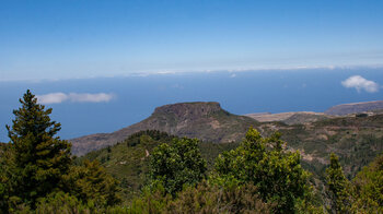 Blick auf den Berg La Fortaleza mit El Hierro am Horizont