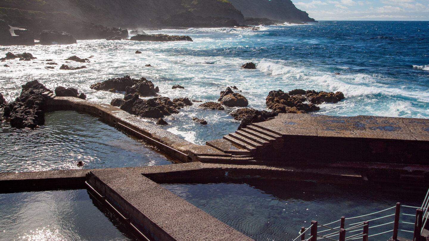 Blick auf die Naturschwimmbecken La Fajana auf La Palma