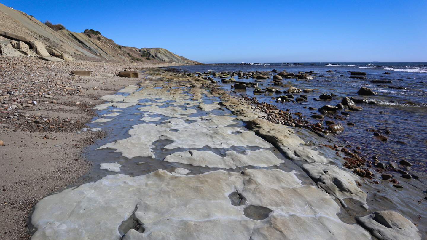 Felstplattformen in der Gezeitenzone des Naturparks Estrecho