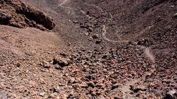 Pfad durch den Krater des Montaña Sámara