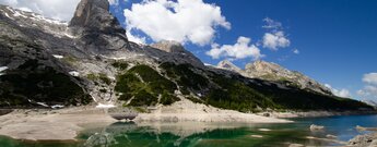 Spiegelung der Marmolata im Fedaia-Stausee