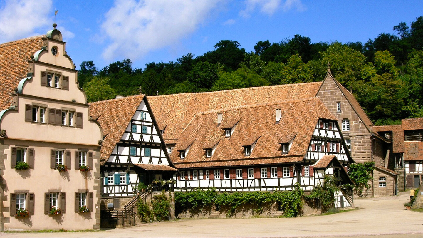 ehemaliger Marstall (l.) und Pfisterei (m.) des Klosters Maulbronn Marstall und Pfisterei des Klosters Maulbronn