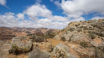 grandiose Ausblicke über die Felsgipfel vom Höhenwanderweg