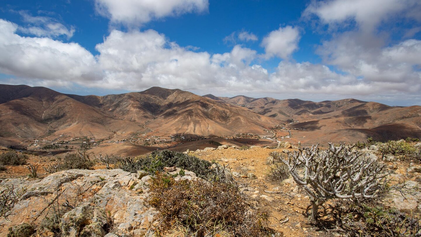 Ausblick über das Tal von Betancuria entlang der Wanderung