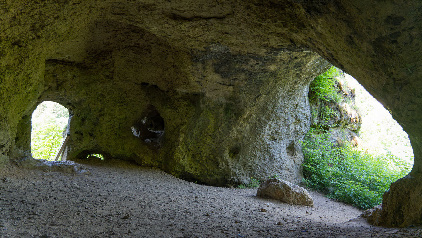 Felsdurchbrüche in der Ludwigshöhle, Fränkische Schweiz.